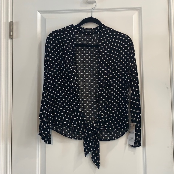 REMOVING ITEM FROM POSH ON APRIL 30 
Zara Blazer - Picture 1 of 3